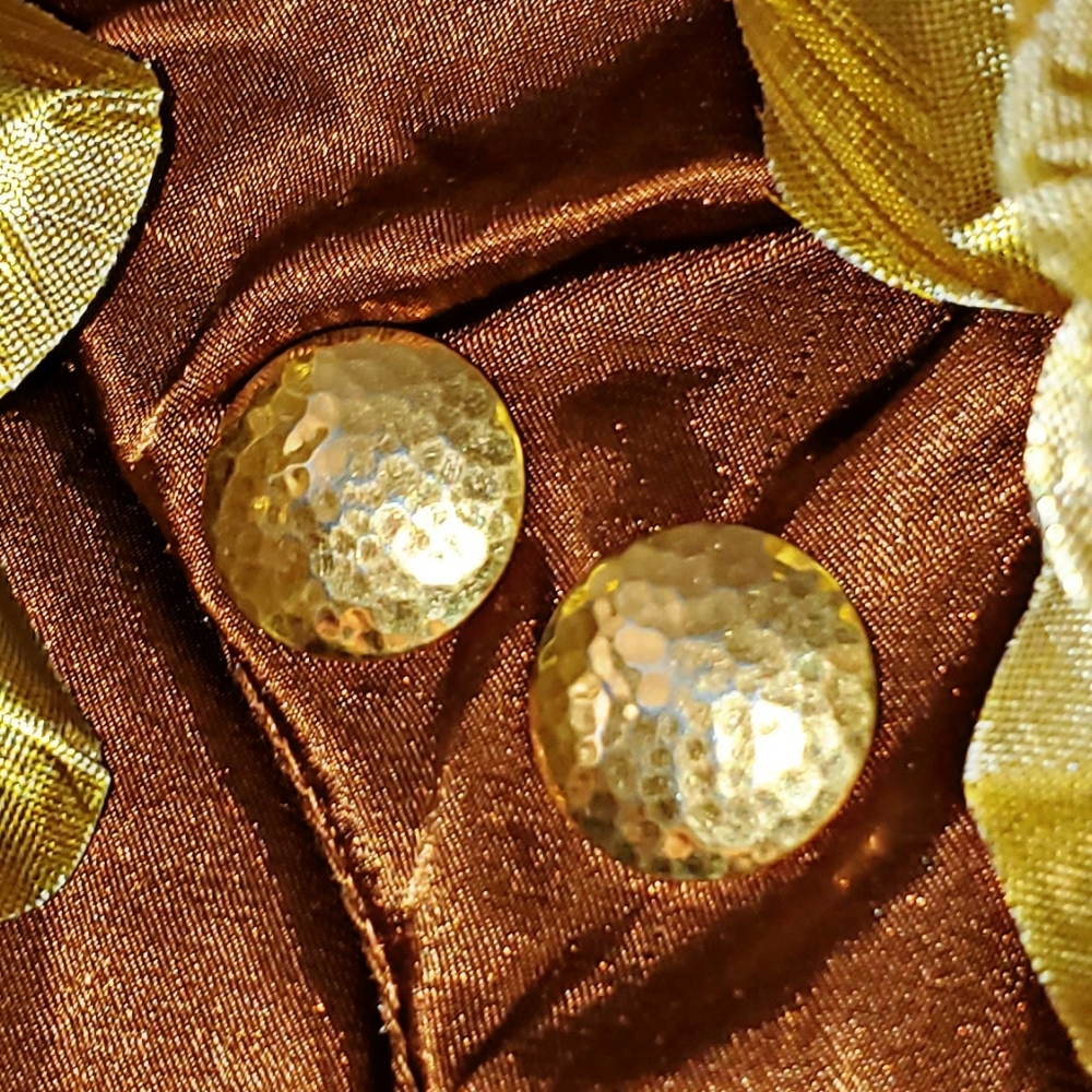 Vintage 80s gold tone post earrings